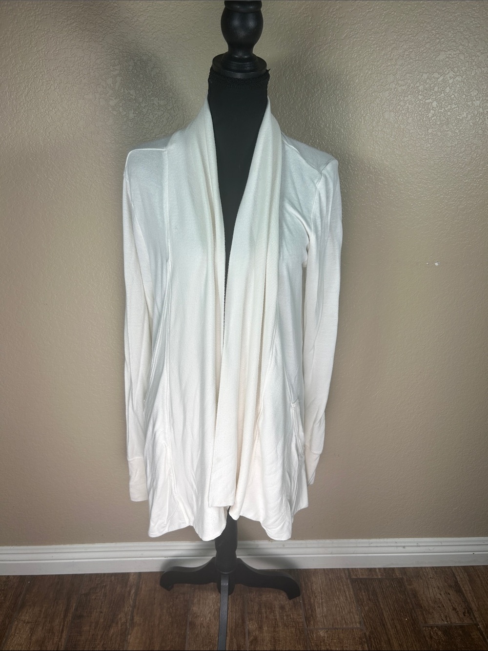 White Open Front Athleisure Cardigan Thumb Hole Sleeves Size Large